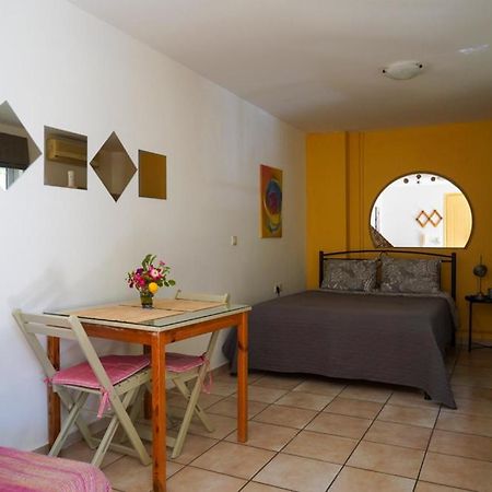 Cosy Guest House With Private Yard Saronida Exterior photo