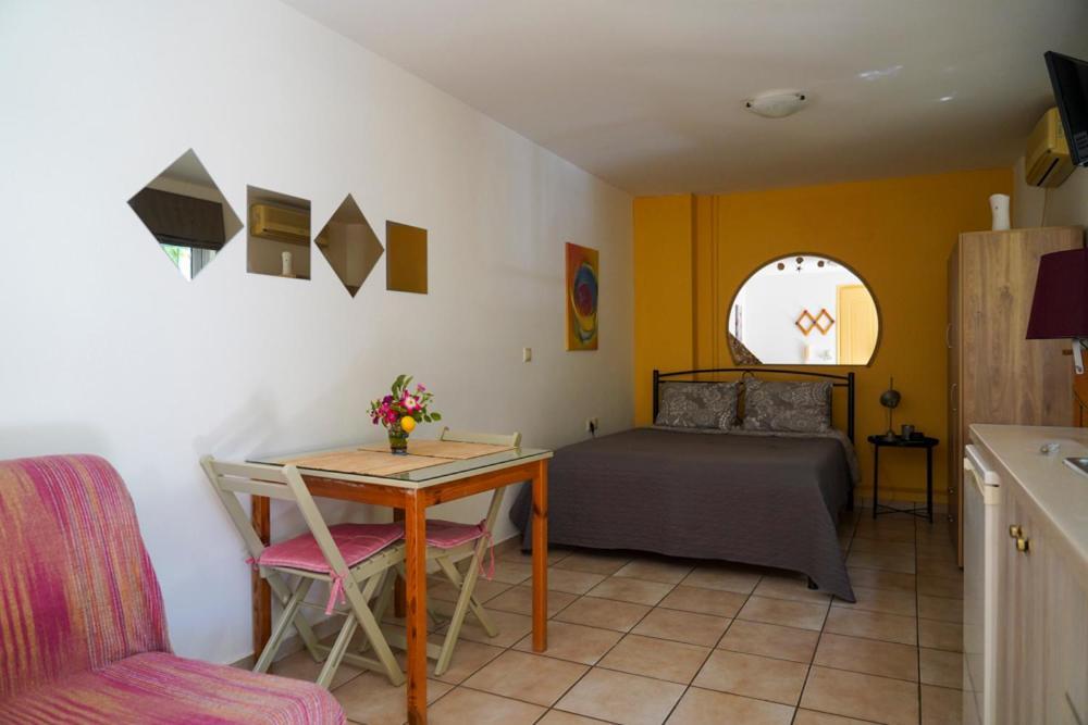 Cosy Guest House With Private Yard Saronida Exterior photo